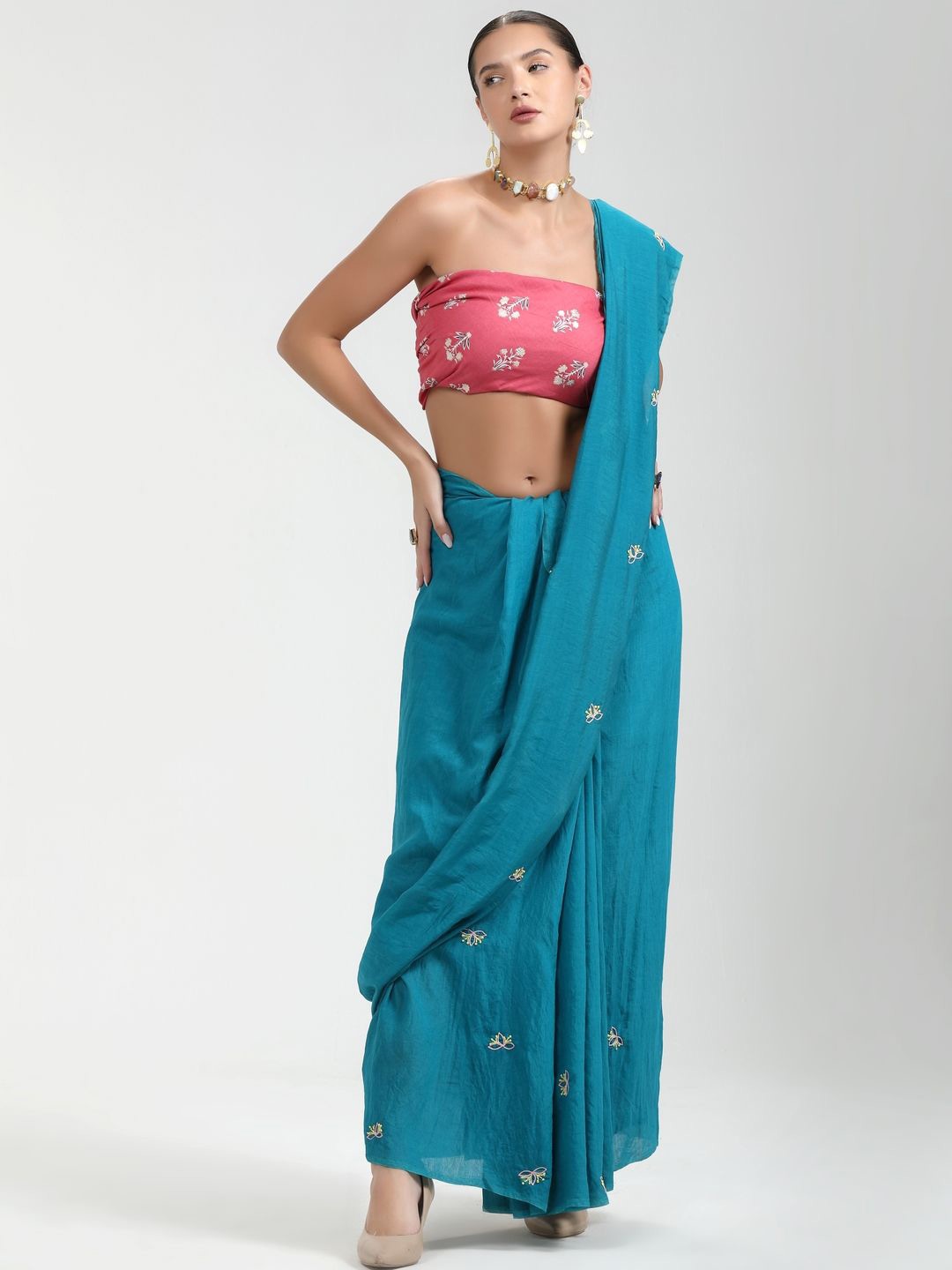 

Suha Floral Embroidered Saree, Turquoise blue