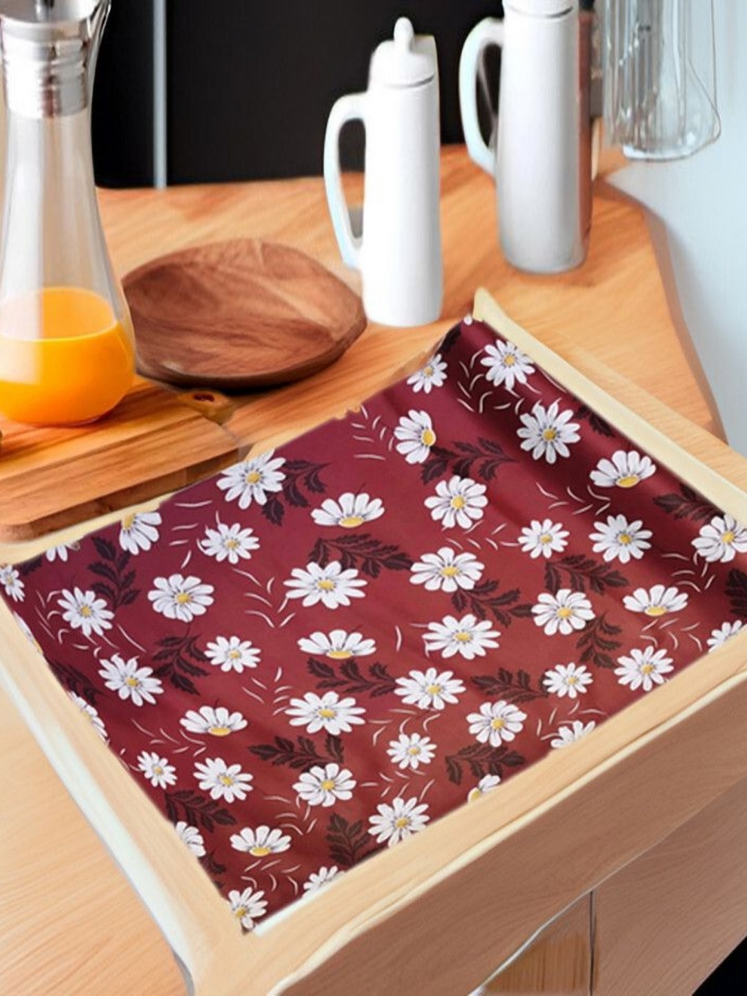 

REVEXO Maroon & White Printed Water-Resistant Shelf Liner