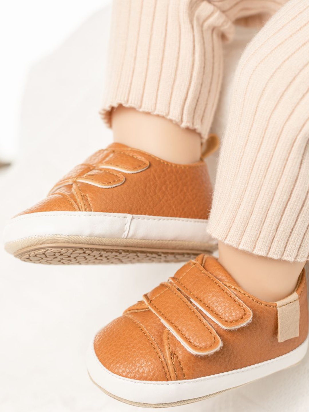 

NESKA MODA Kids Booties, Brown