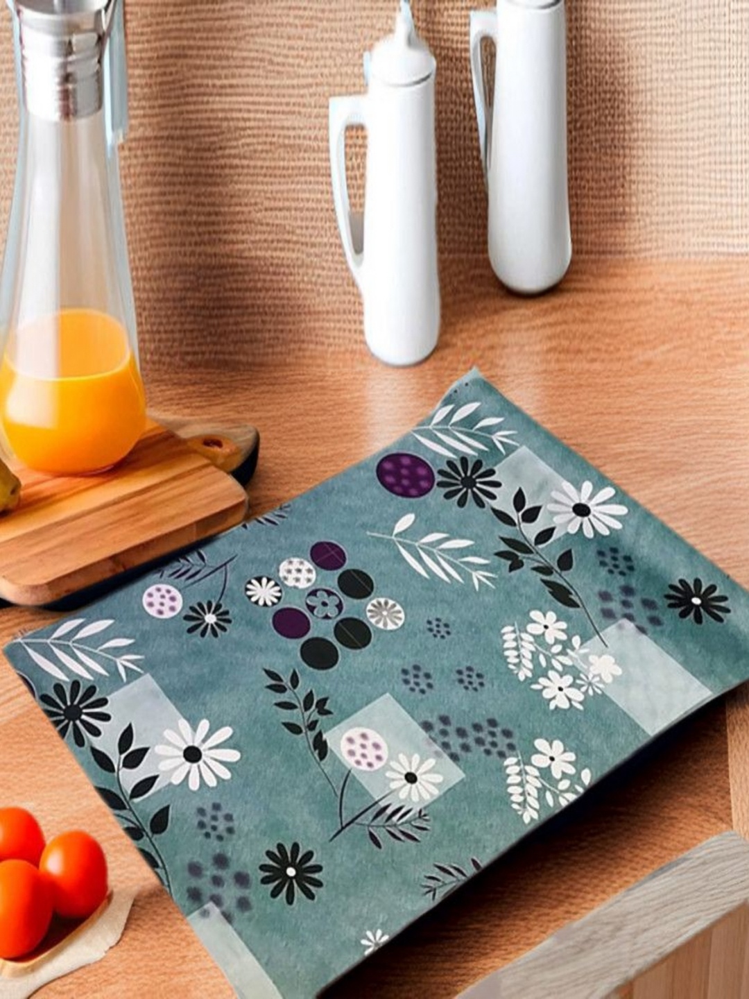 

REVEXO Grey & White Printed Water-Resistant Shelf Liner