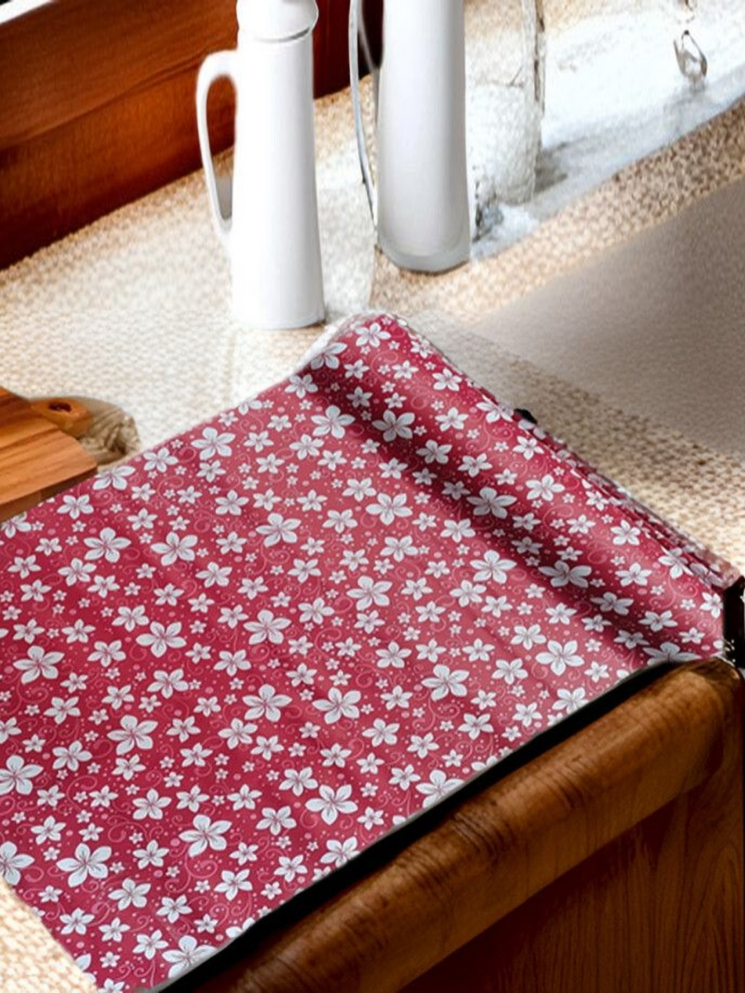

REVEXO Red & White Printed Water-Resistant Shelf Liner