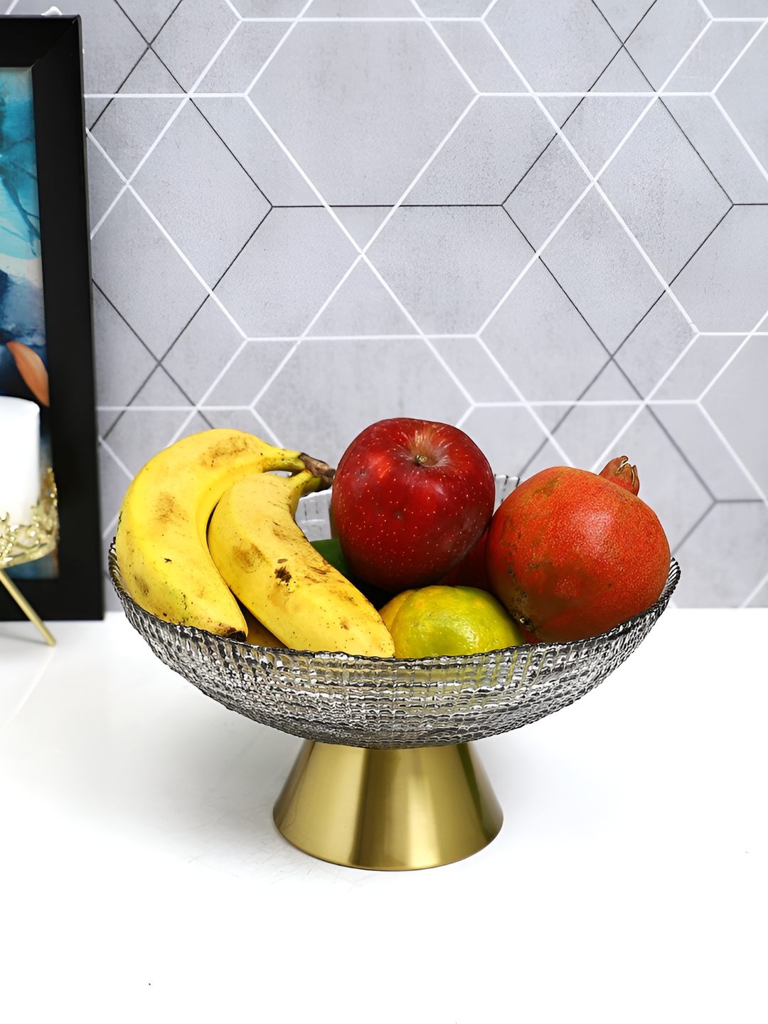 

Myntra Elegant Homes Transparent Round Glass Fruit and Vegetable Bowl