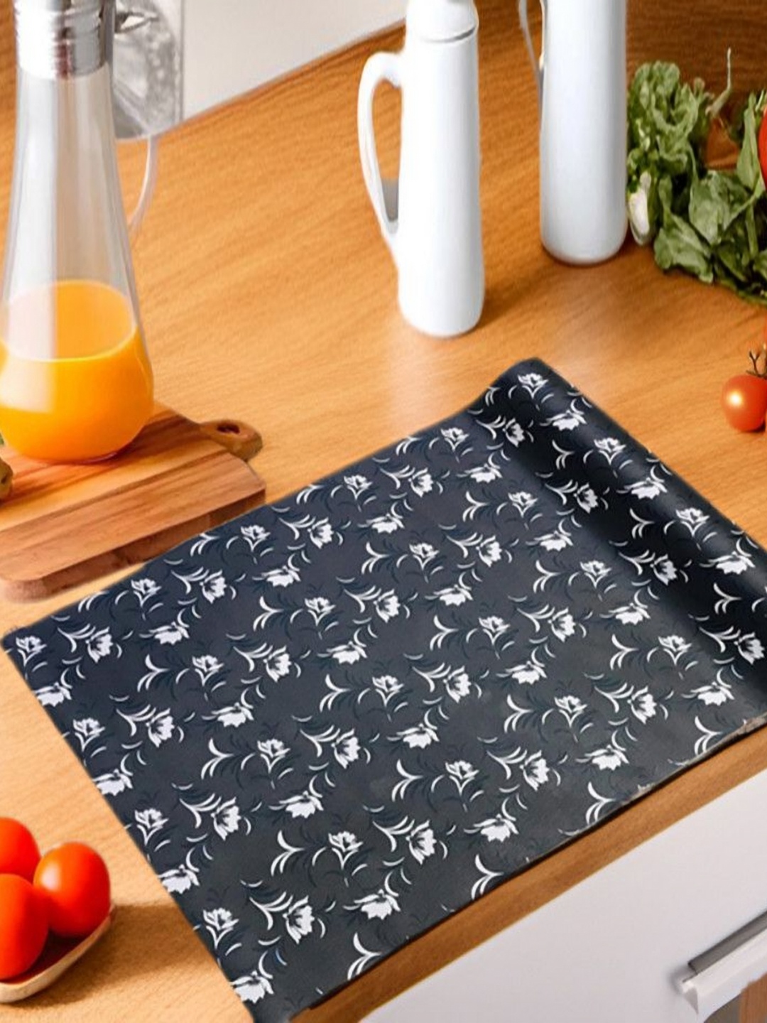 

REVEXO White & Black Printed Water-Resistant Shelf Liner