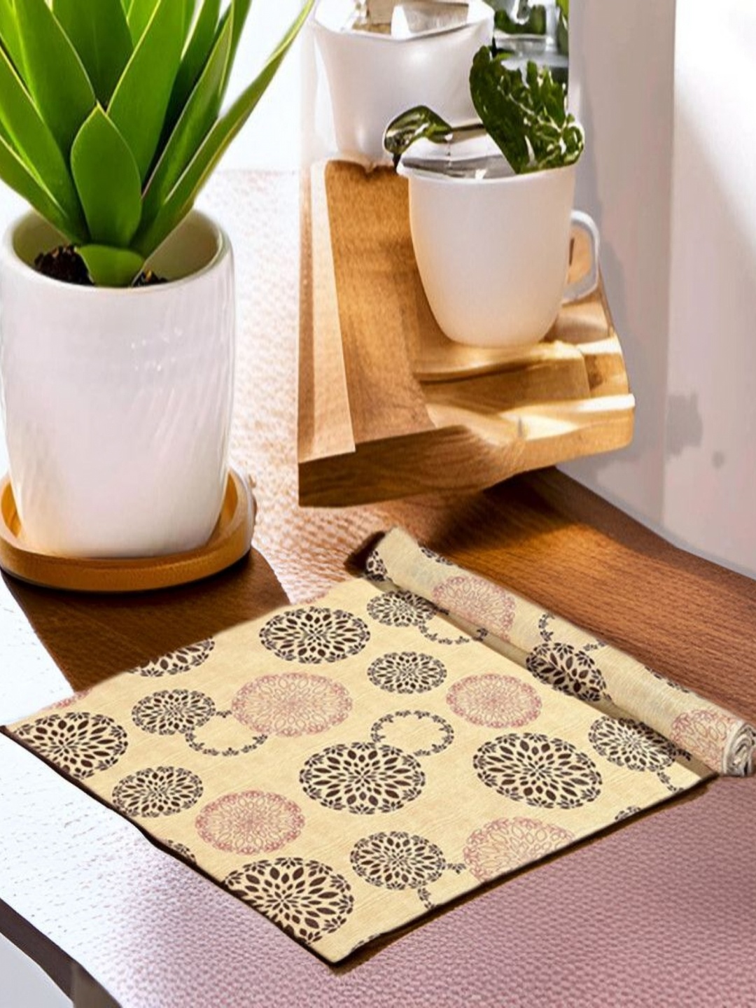 

REVEXO Brown & Red Printed Water-Resistant Shelf Liner