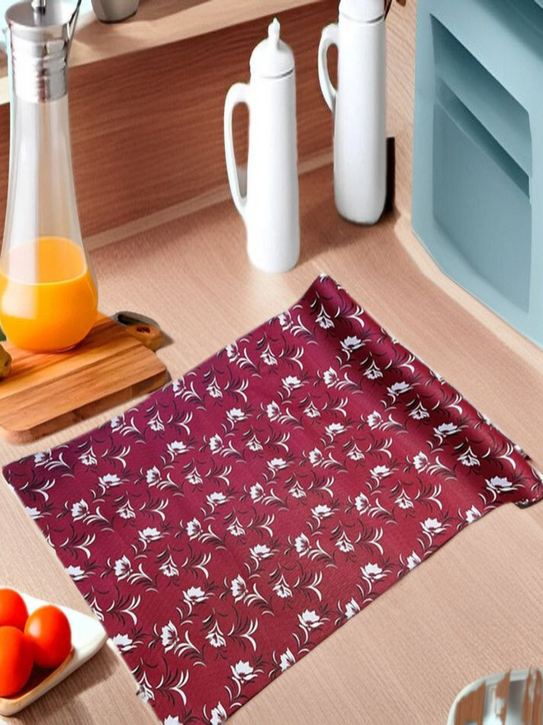 

REVEXO Red & White Printed Water-Resistant Shelf Liner