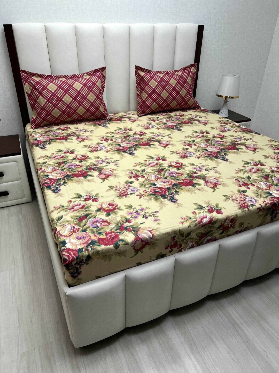 

Pure Decor Leisure Fur Yellow Floral Printed 240 TC King Bedsheet Set 2.74 m x 2.74 m