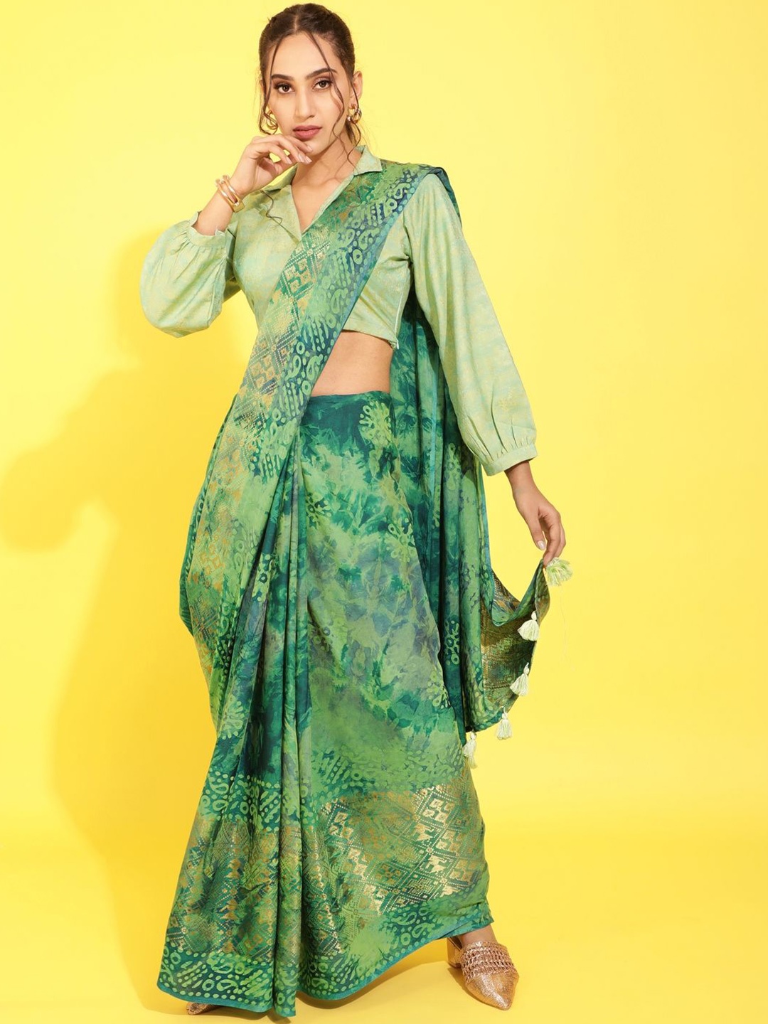 

Suha Abstract Printed Saree, Green