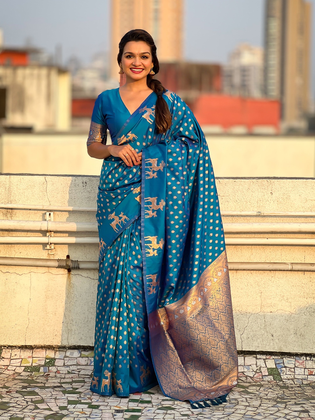 

Vintro Ethnic Motifs Zari Pure Silk Saree, Blue