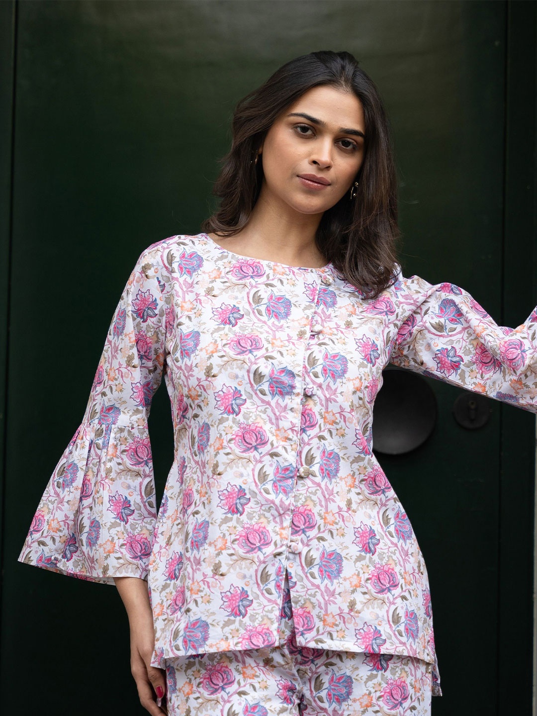 

GULABOSITABO Floral Print Bell Sleeve Pure Cotton A-Line Top, White