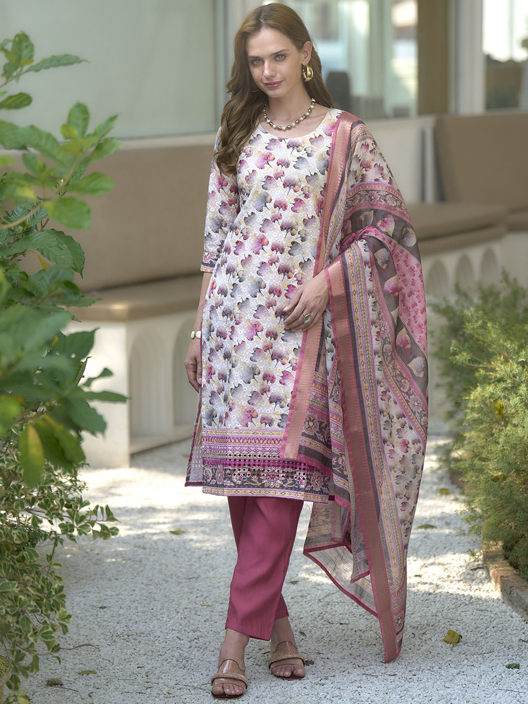

SHREE LAXMINARAYAN EXPORT Women Floral Printed Regular Kurti with Trousers & With Dupatta, White