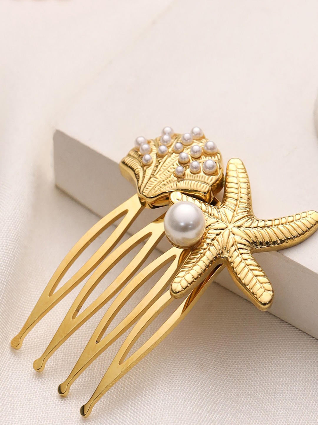 

Mitali Jain Pearl Seashell Hair Comb Pin, Gold