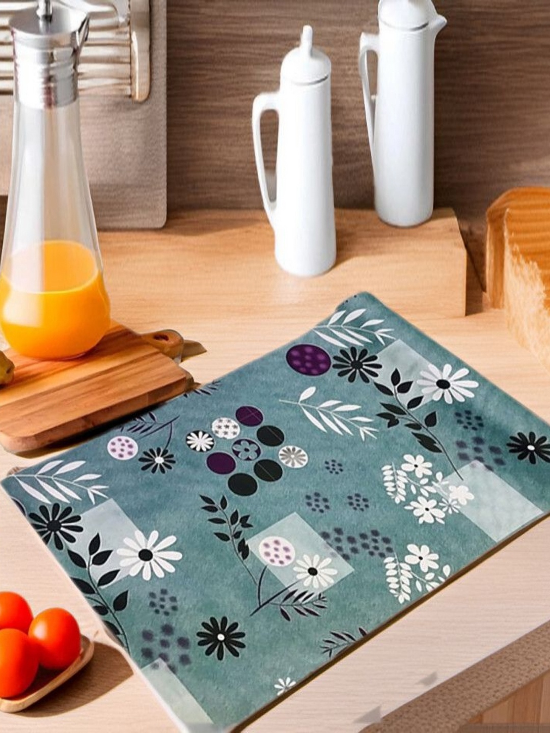 

REVEXO White & Green Printed Water-Resistant Shelf Liner