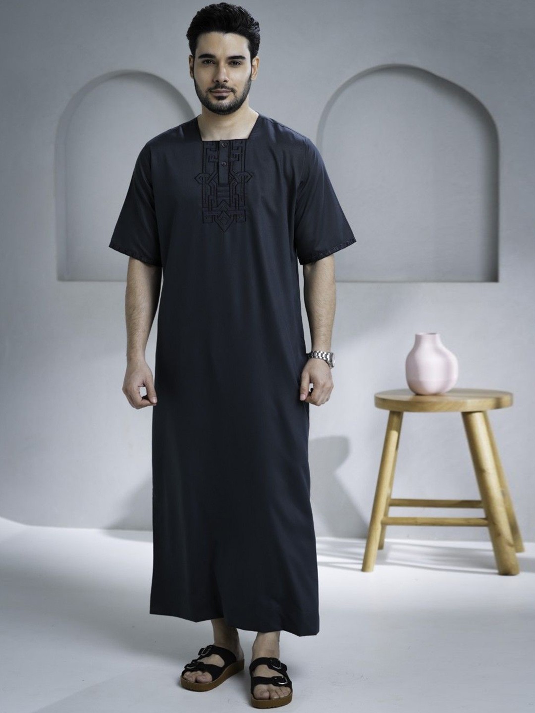 

MASHROO Men Thread Work Kurta, Grey