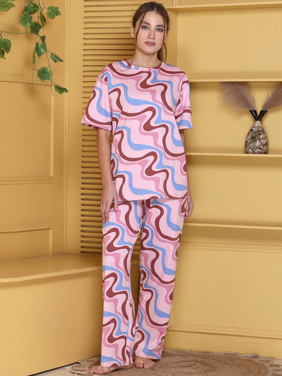 

Kanvin Women Printed Night suit, Pink