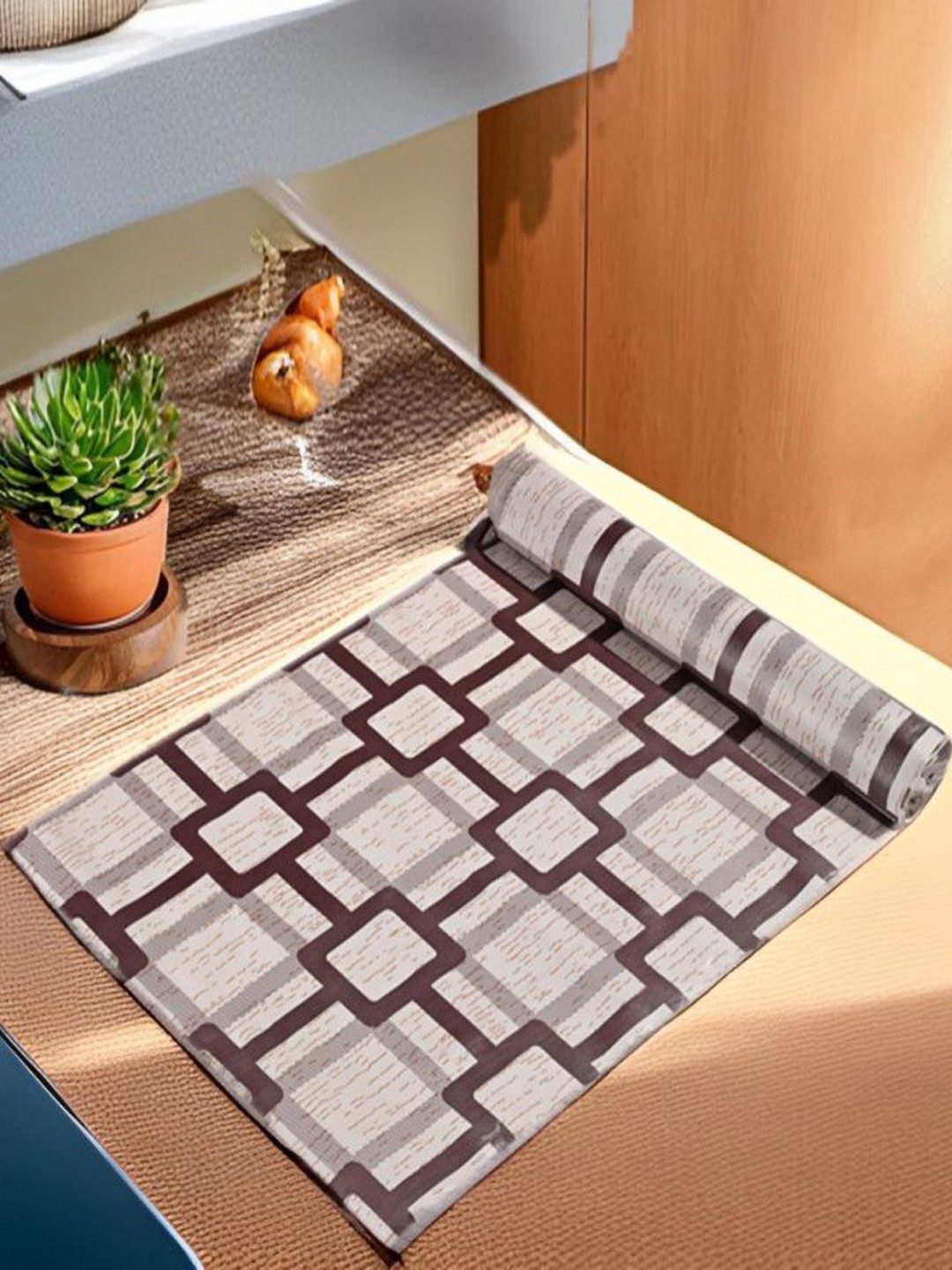 

REVEXO White & Brown Printed Water-Resistant Shelf Liner