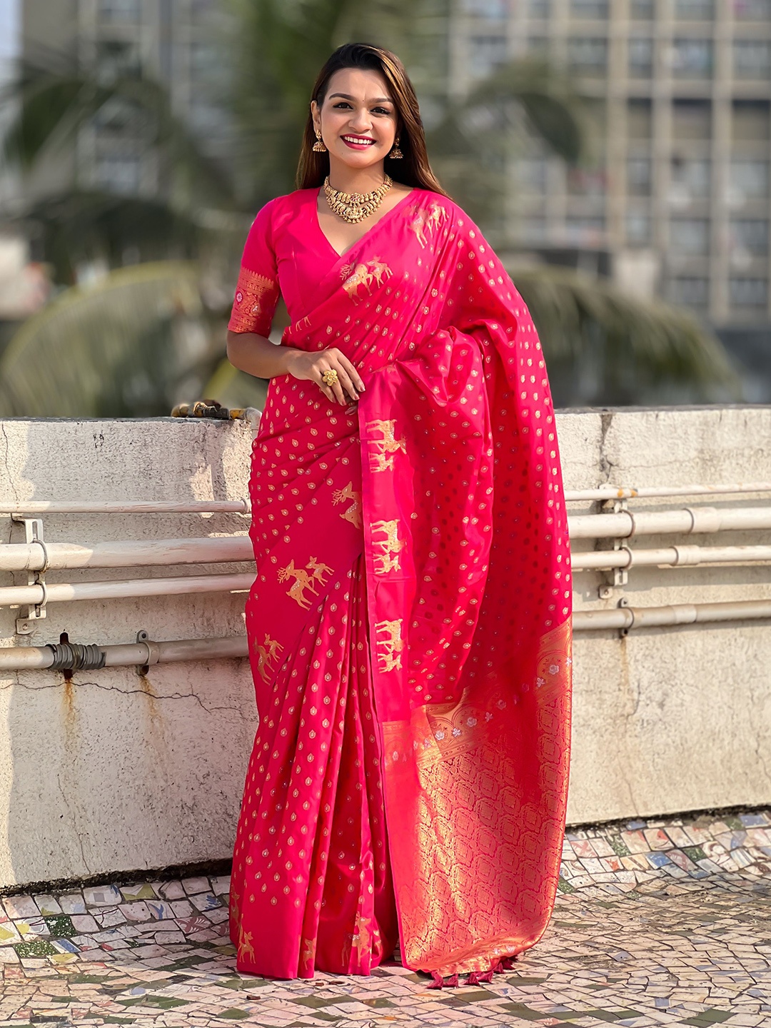 

Vintro Woven Design Pure Silk Saree, Magenta