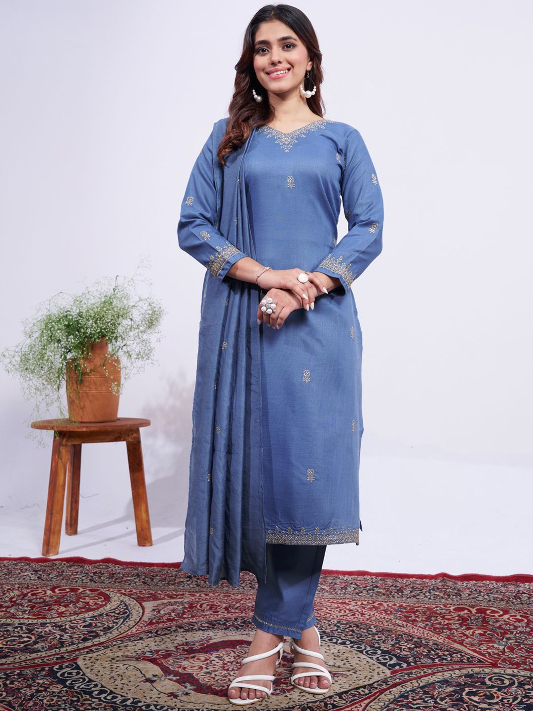 

ARADHNA Floral Embroidered V-Neck Straight Kurta With Trousers And Dupatta, Blue