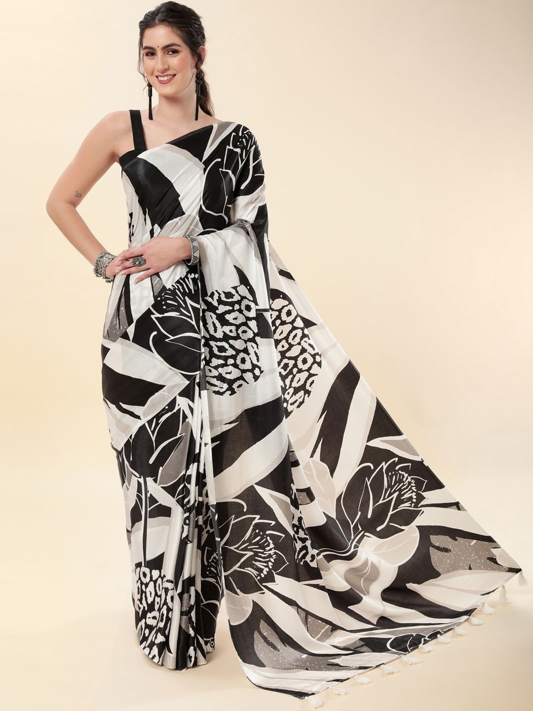 

Suha Floral Printed Satin Saree, Black