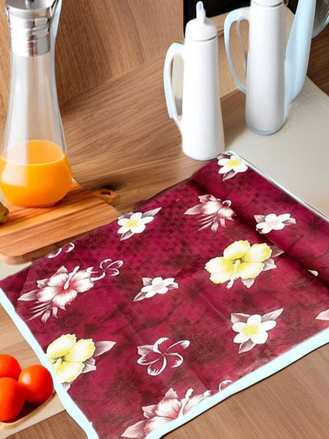 

REVEXO Maroon & White Printed Water-Resistant Shelf Liner