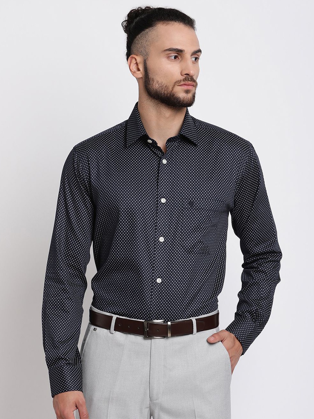 

Cantabil Men Comfort Fit Spread Collar Geometric Printed Cotton Casual Shirt, Navy blue