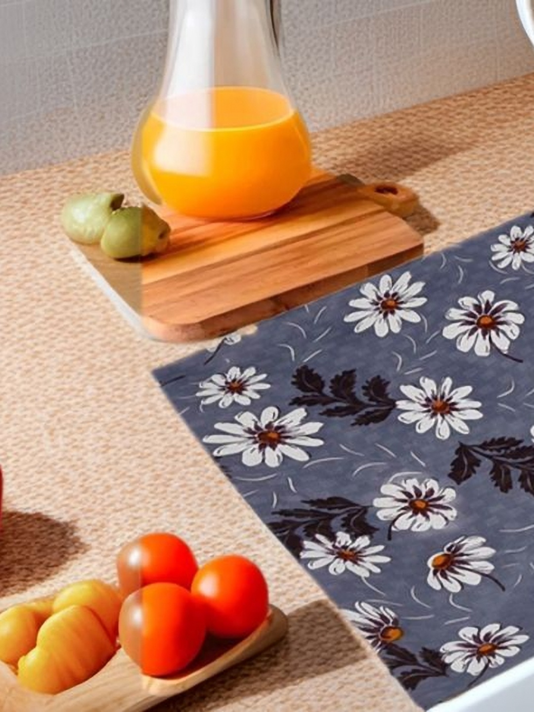 

REVEXO Grey & White Printed Water-Resistant Shelf Liner