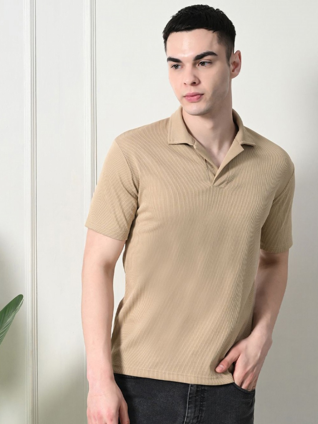 

Genzy Men Solid Polo Collar T-shirt, Off white