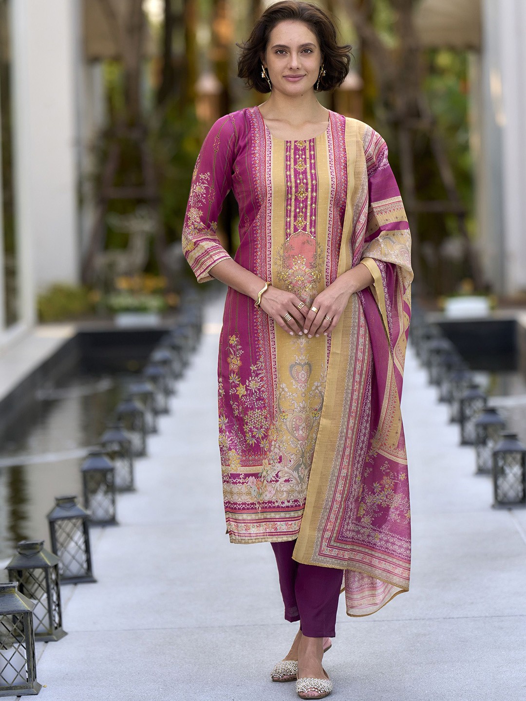 

SHREE LAXMINARAYAN EXPORT Floral Printed Sequinned Straight Kurta With Trouser & Dupatta, Pink