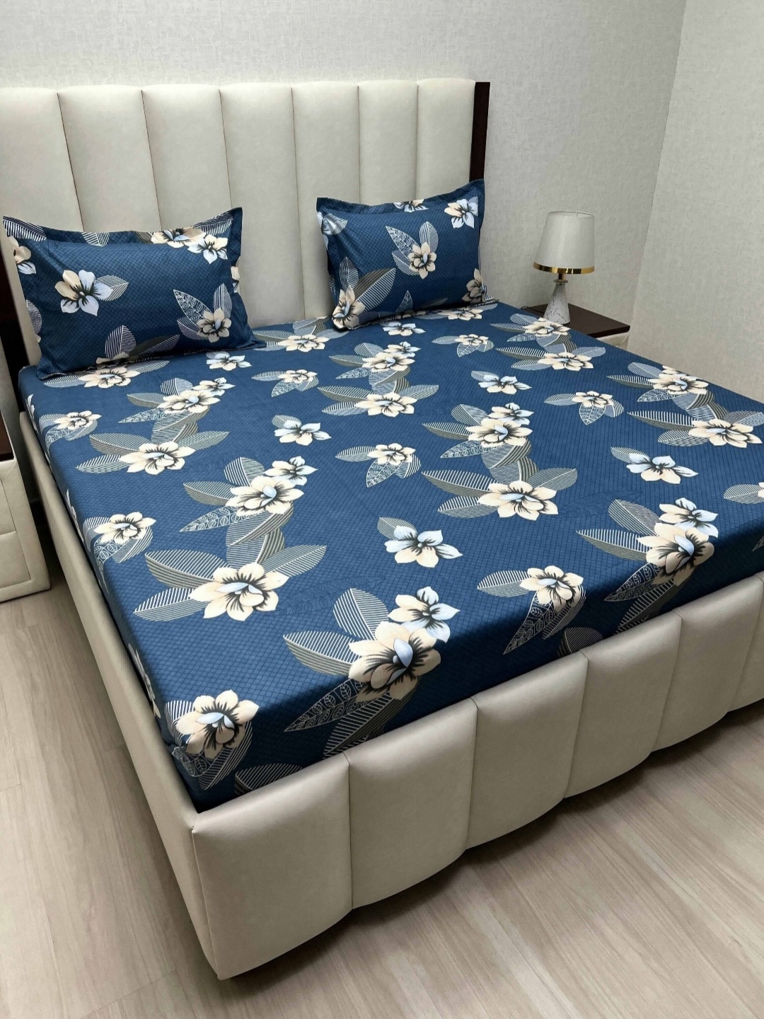 

Pure Decor Blue & Cream-Coloured Floral 260 TC Queen Bedsheet with 2 Pillow Covers