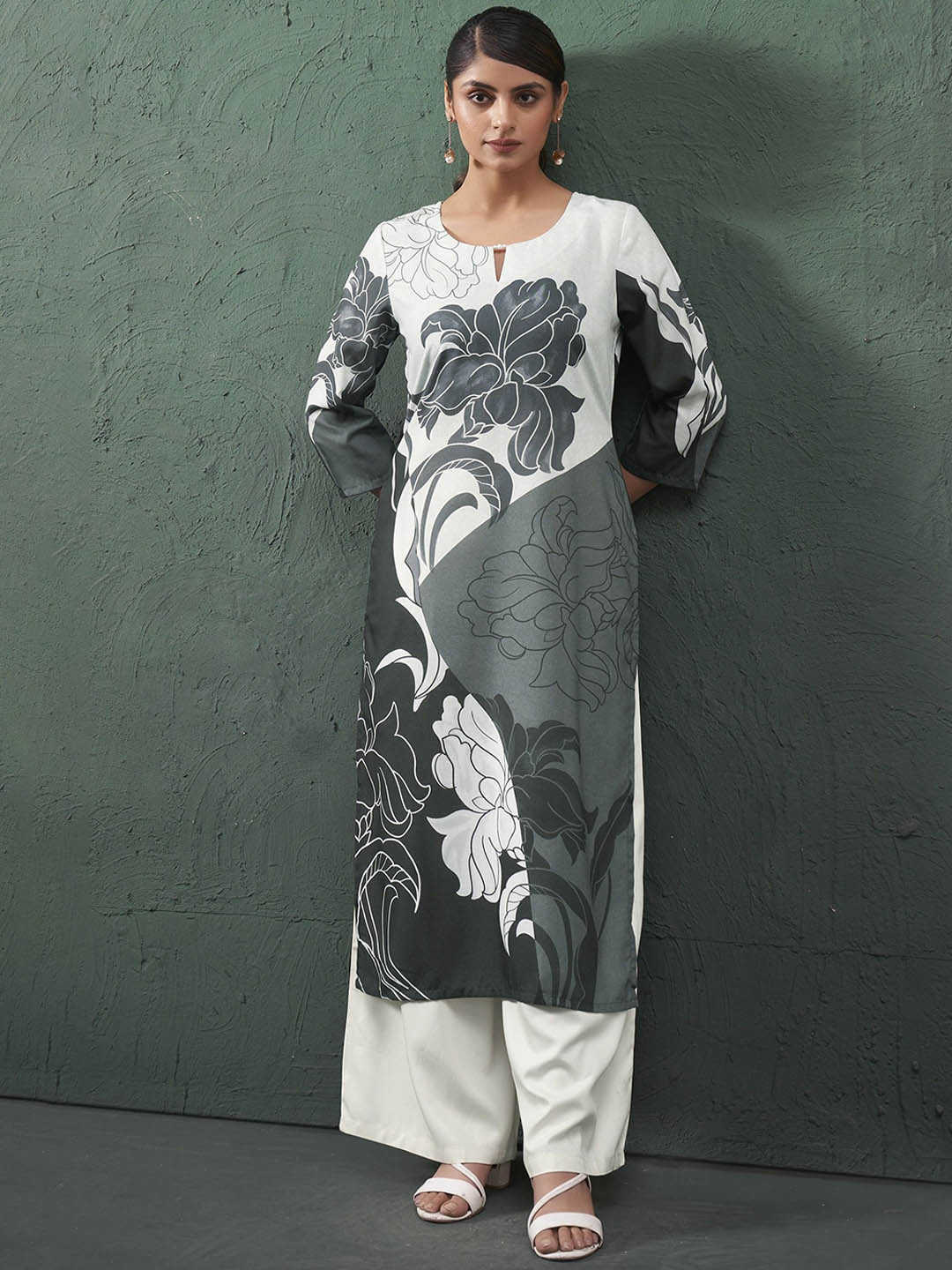 

Anouk Black Floral Printed Pure Cotton Beads And Stones Keyhole Neck Straight Kurta
