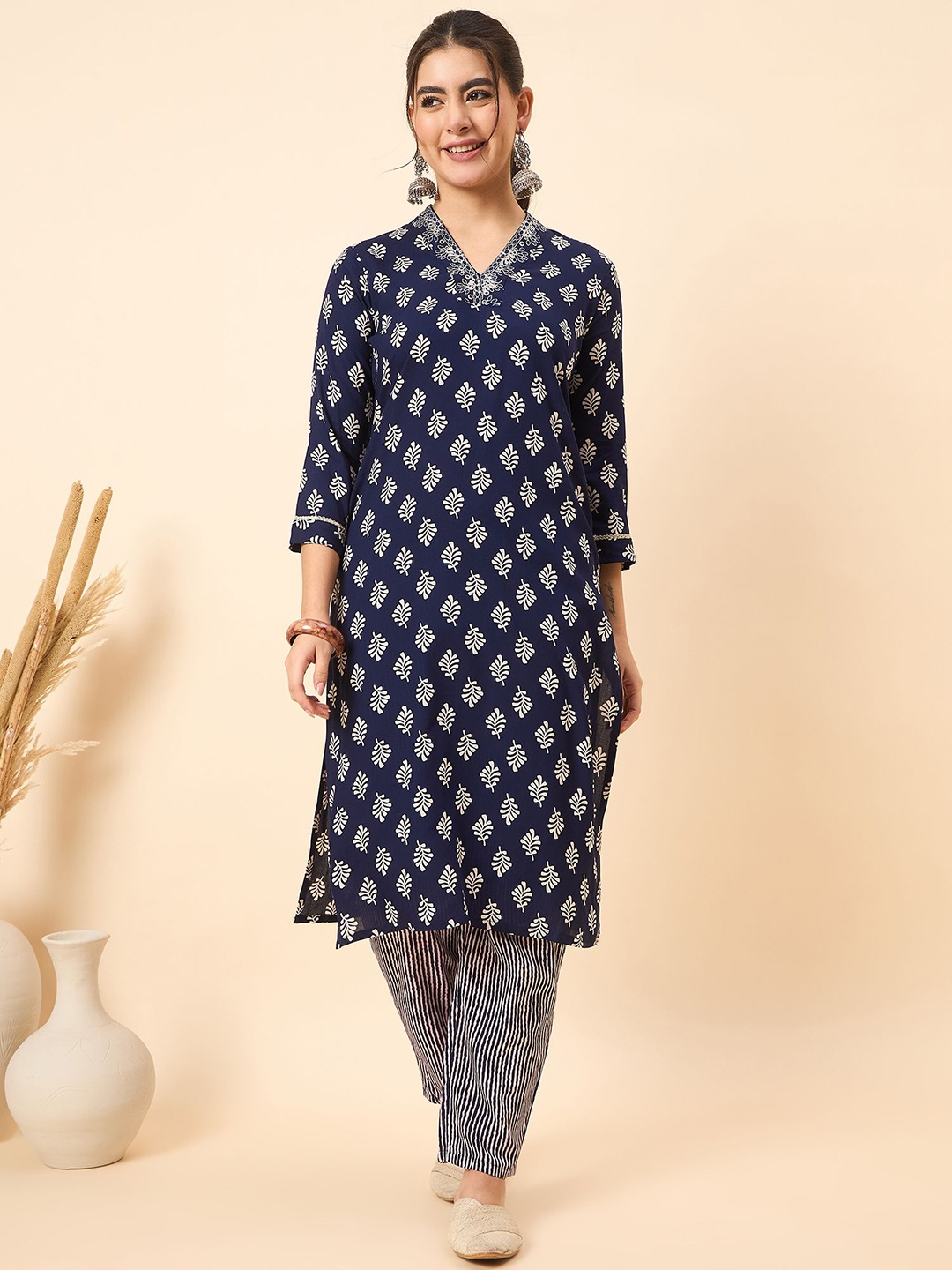 

Anouk Navy Blue Ethnic Motifs Printed V-Neck Pure Cotton Kurta With Trouser