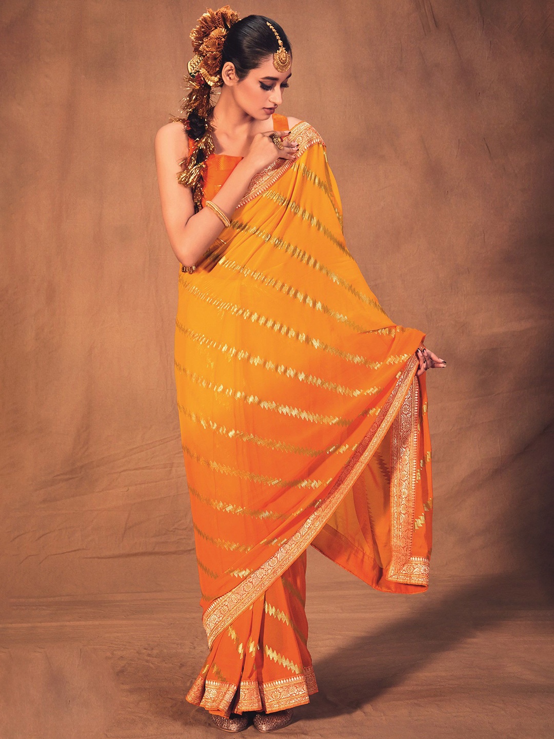 

DIVASTRI Striped Woven Design Saree, Orange