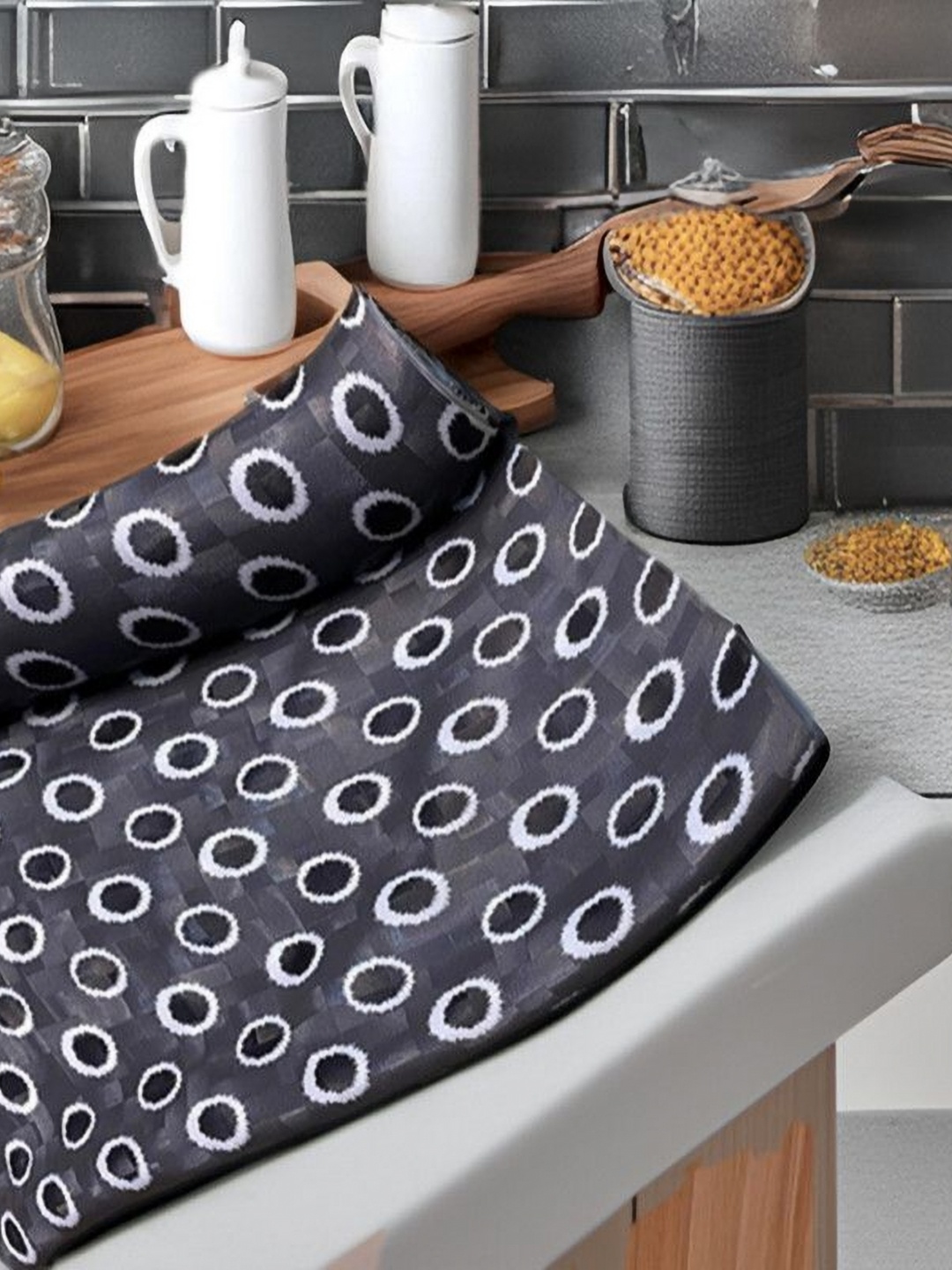 

REVEXO White & Black Printed Water-Resistant Shelf Liner