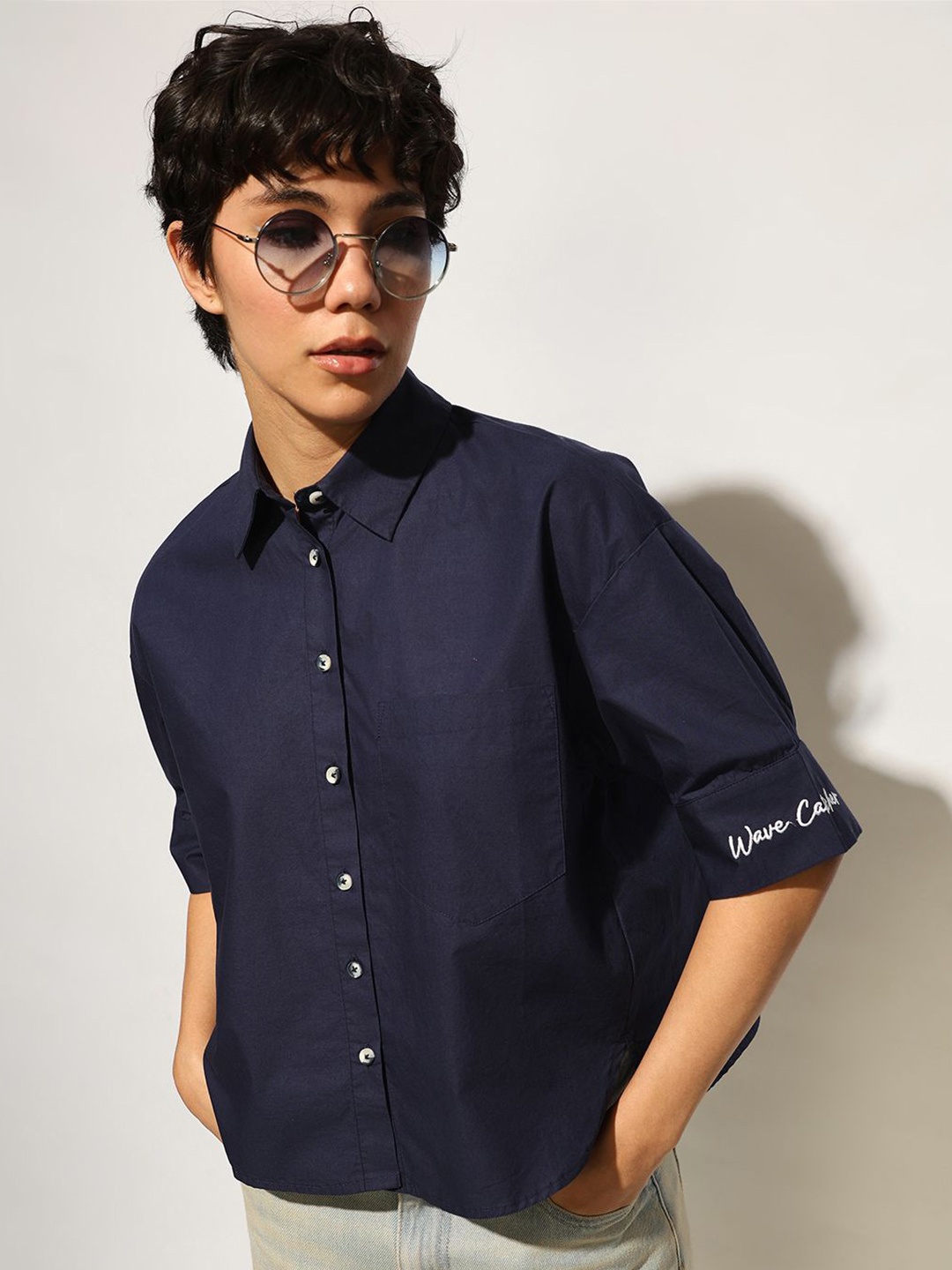 

ONLY Women onlLEVITATING Boxy Fit Spread Collar Solid Cotton Casual Shirt, Navy blue