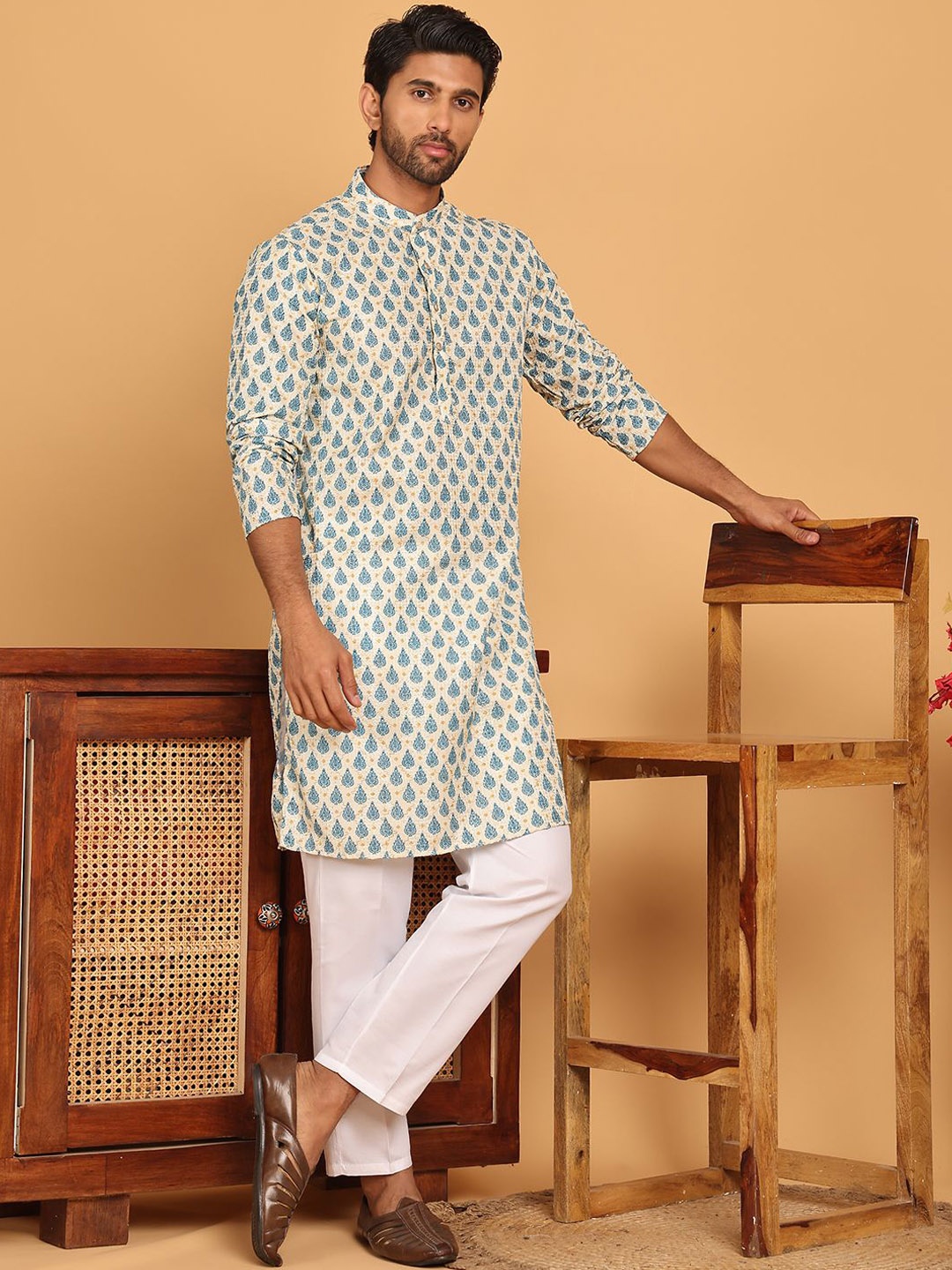 

Anouk Off White Ethnic Motifs Printed Mandarin Collar Straight Kurta With Pyjamas