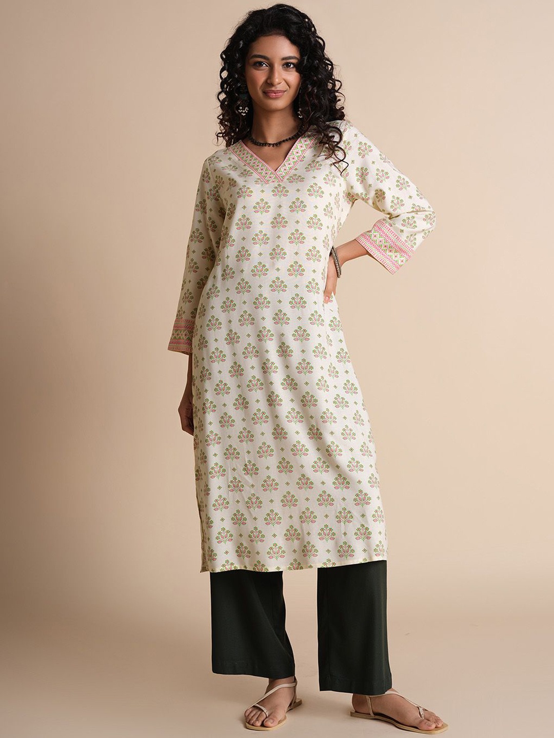 

Global Desi Floral Printed V-Neck Straight Kurta, White