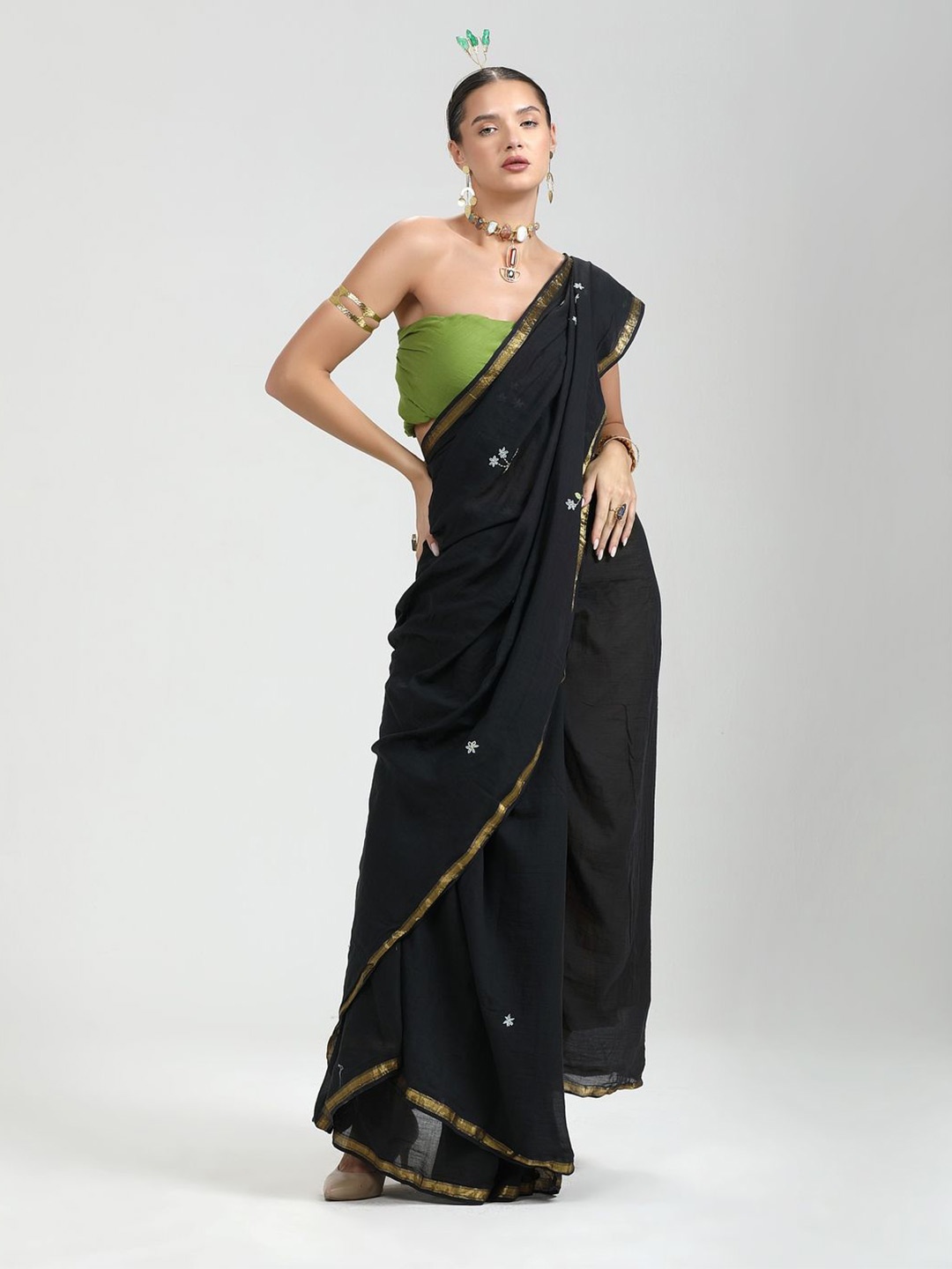 

Suha Floral Embroidered Zari Pure Cotton Saree, Black