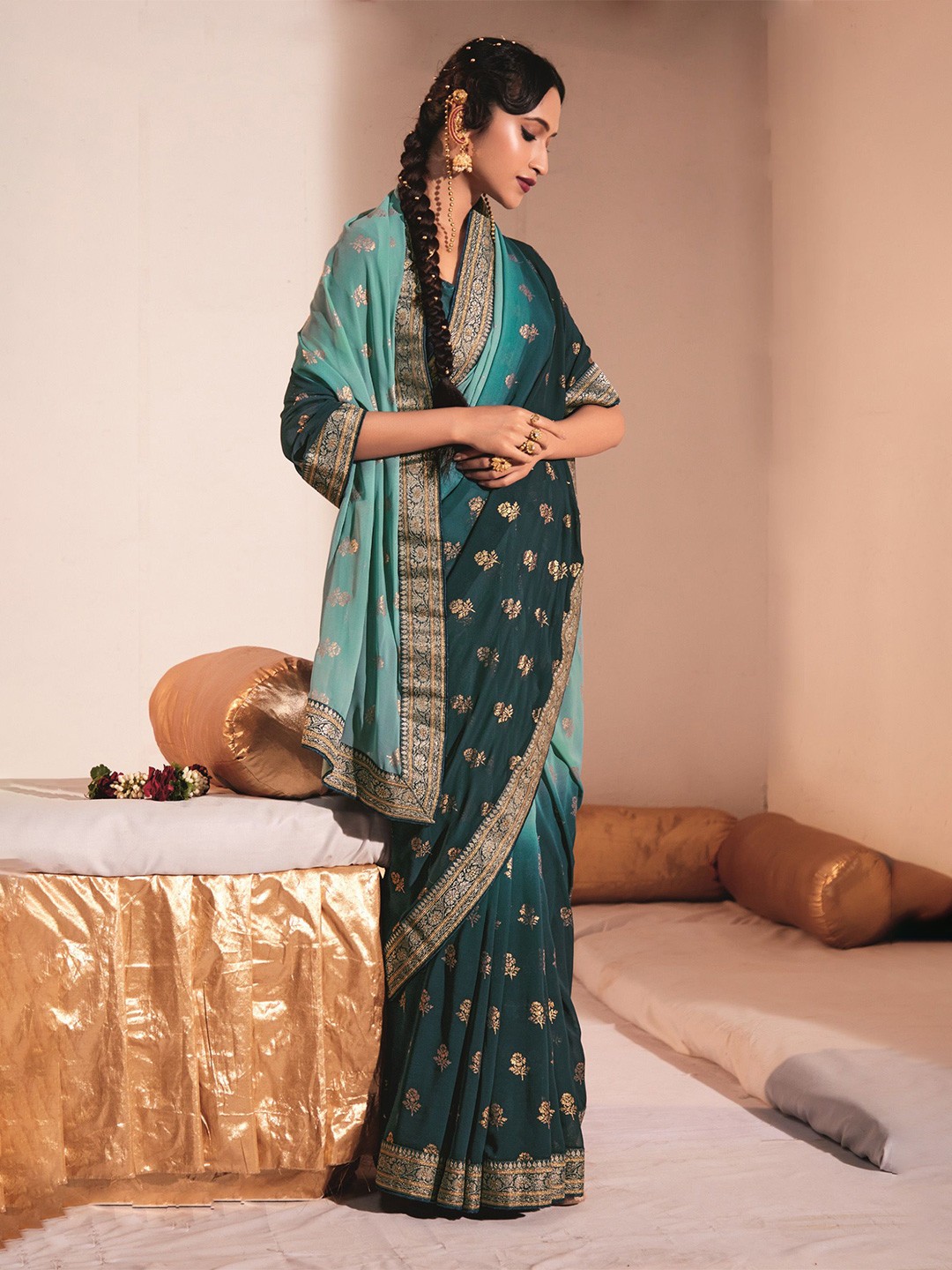 

DIVASTRI Floral Printed Zari Saree, Teal
