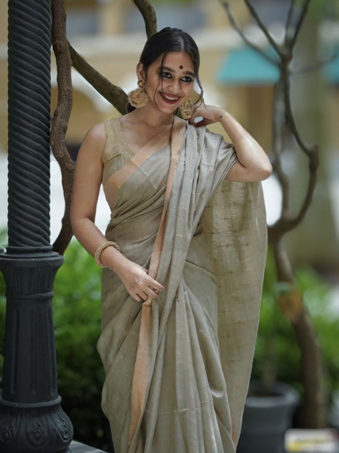 

SRILOK Woven Design Zari Pure Cotton Khadi Saree, Green