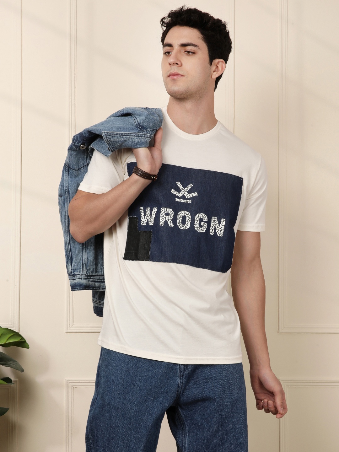 

WROGN Men White Printed Round Neck Pure Cotton T-shirt