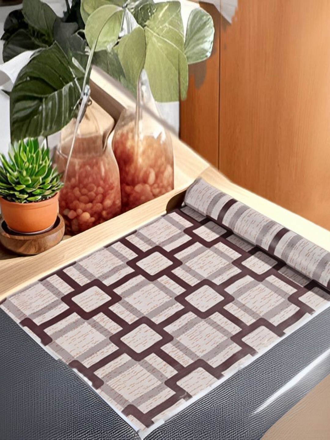 

REVEXO White & Brown Printed Water-Resistant Shelf Liner