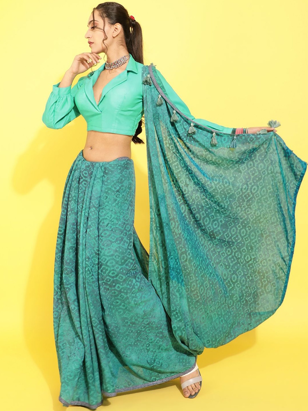 

Suha Printed Saree With Blouse Piece, Green