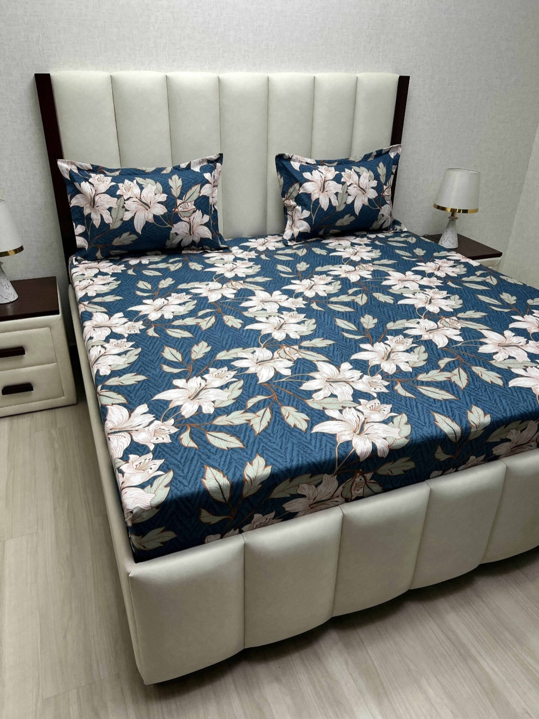 

Pure Decor Amulya Blue & White Floral Printed 200 TC Queen Bedsheet Set 2.28 m X 2.54 m