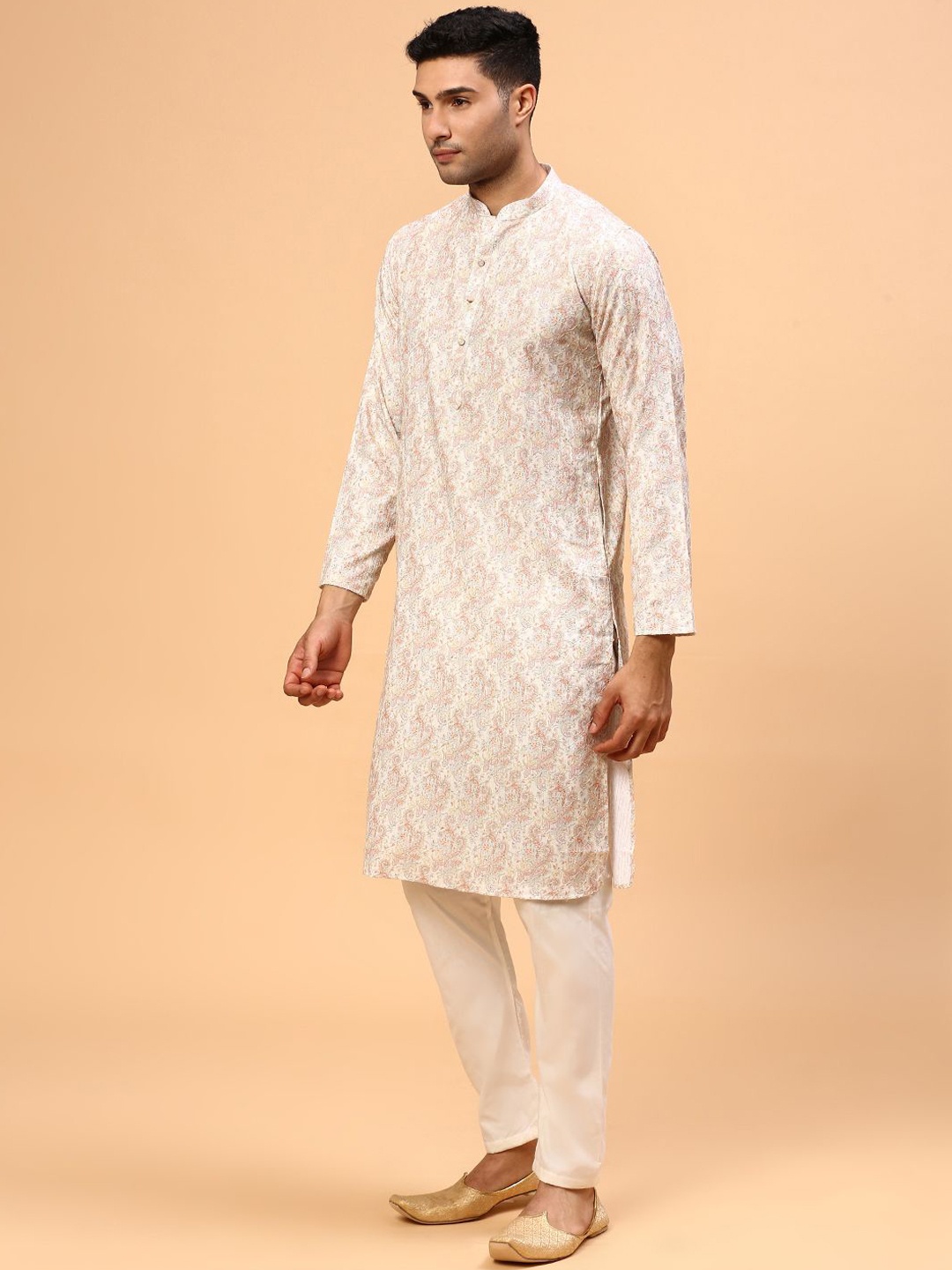 

CS EL Men Thread Work Jacquard Kurta, Cream