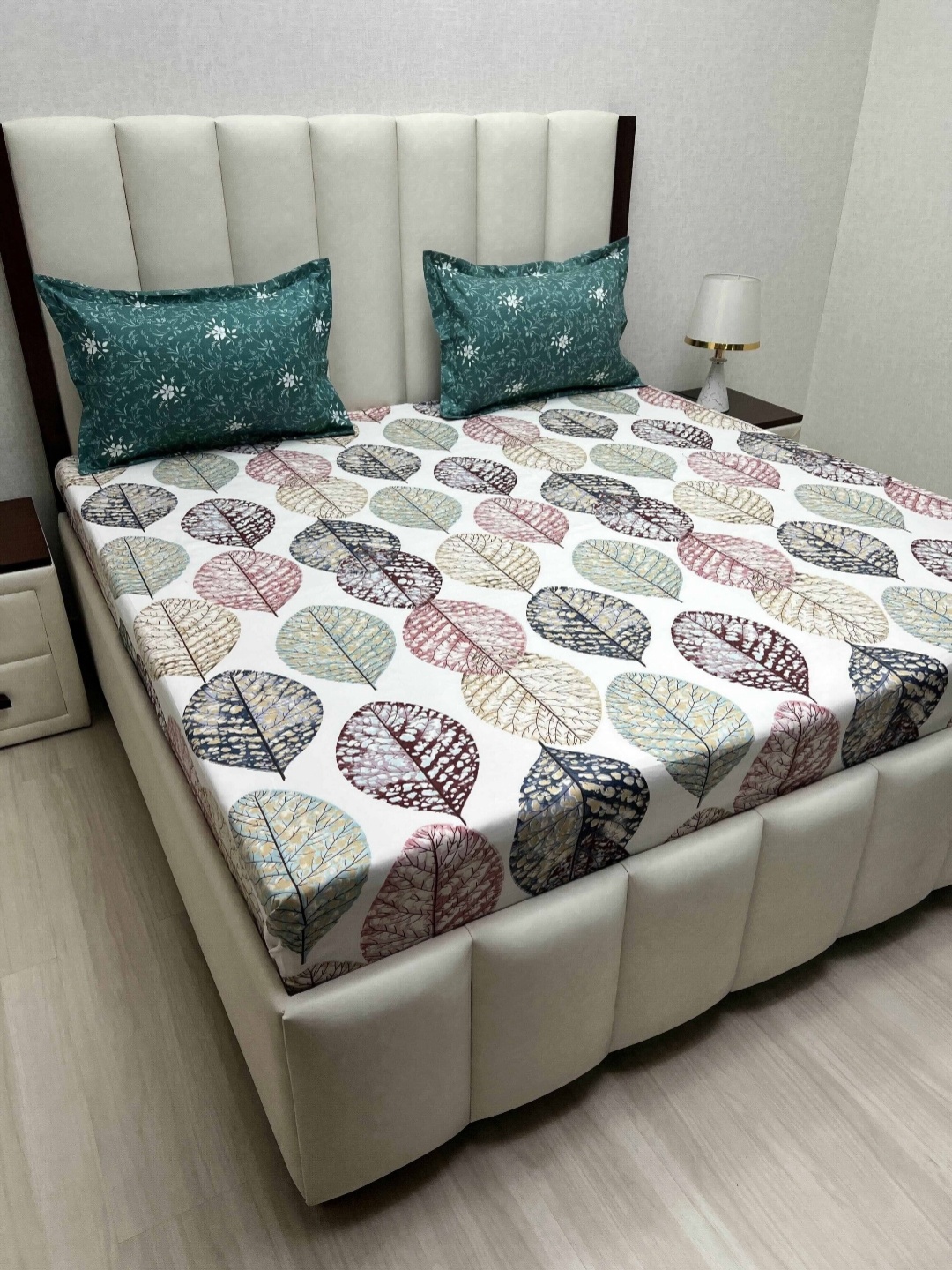 

Pure Decor Leisure Fur White Printed Microfiber 200 TC King Bedsheet Set 2.74m x 2.74m