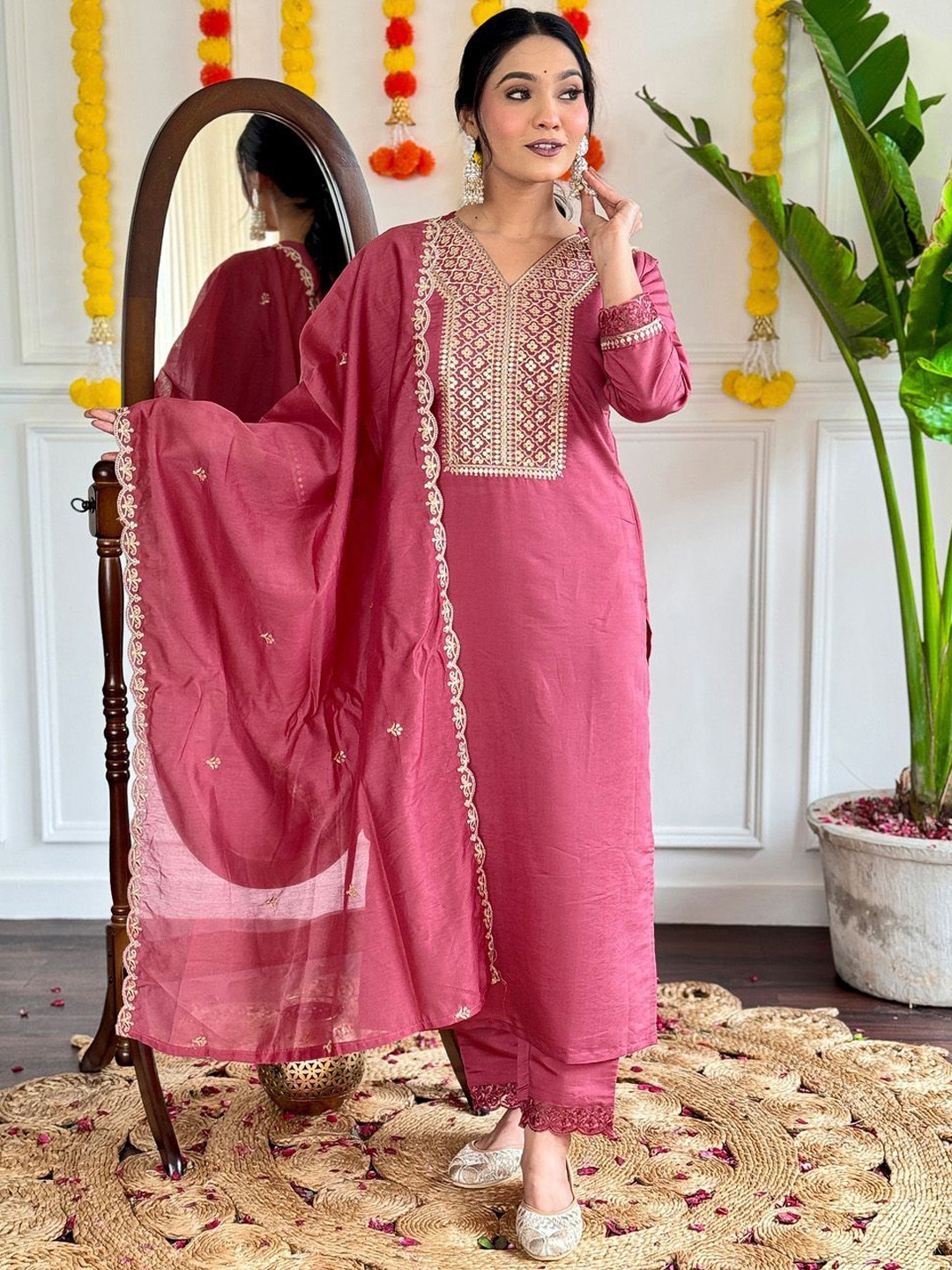 

DIVASTRI Ethnic Motifs Embroidered V-Neck Straight Kurta With Trousers & Dupatta, Pink