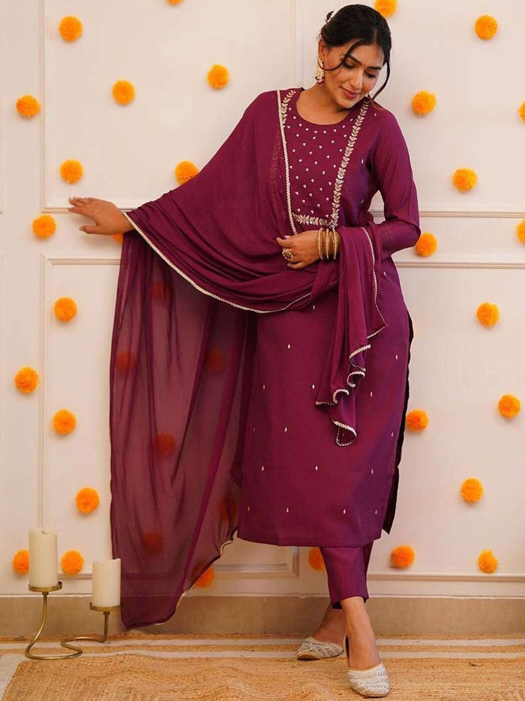 

DIVASTRI Ethnic Motifs Embroidered Zari Kurta With Trousers And Dupatta, Maroon