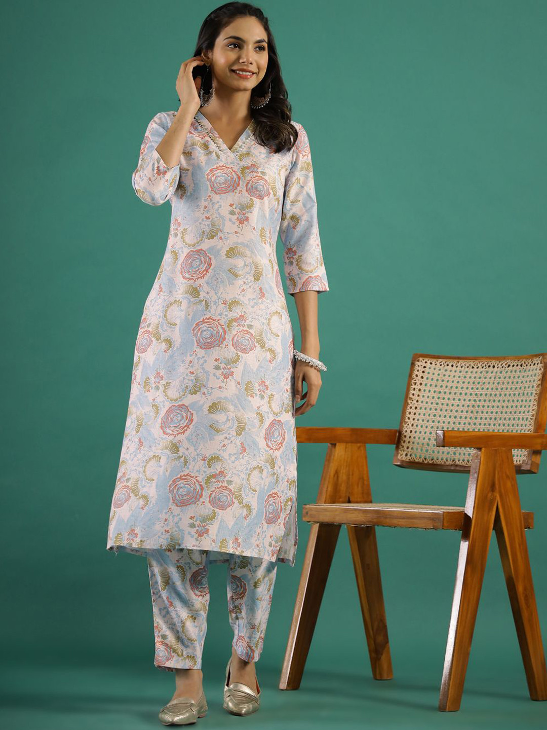 

Sangria Off-White Floral Printed V-Neck Straight Kurta With Trousers
