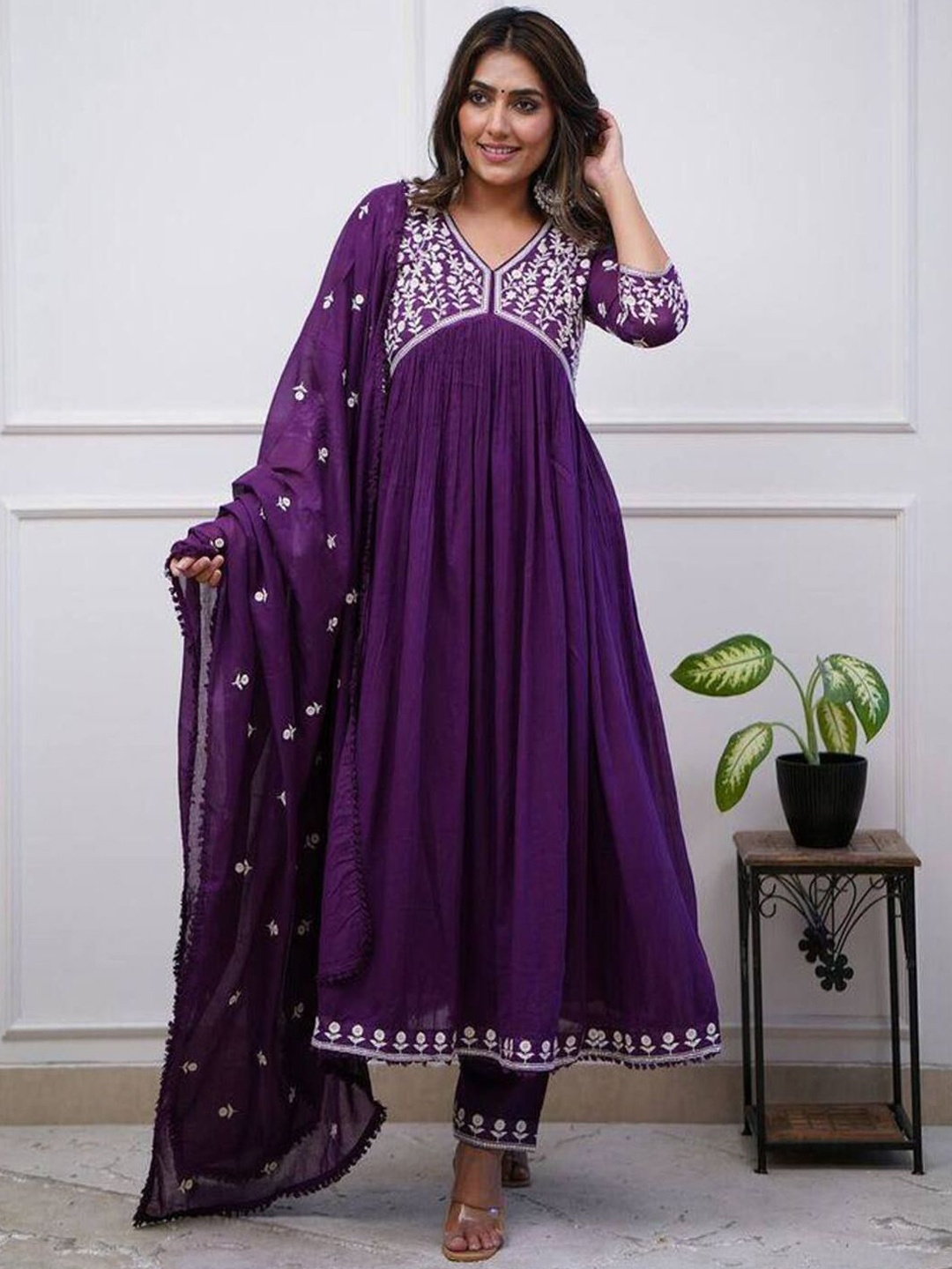 

DIVASTRI Floral Embroidered V-Neck Empire Anarkali Kurta With Trousers & Dupatta, Purple