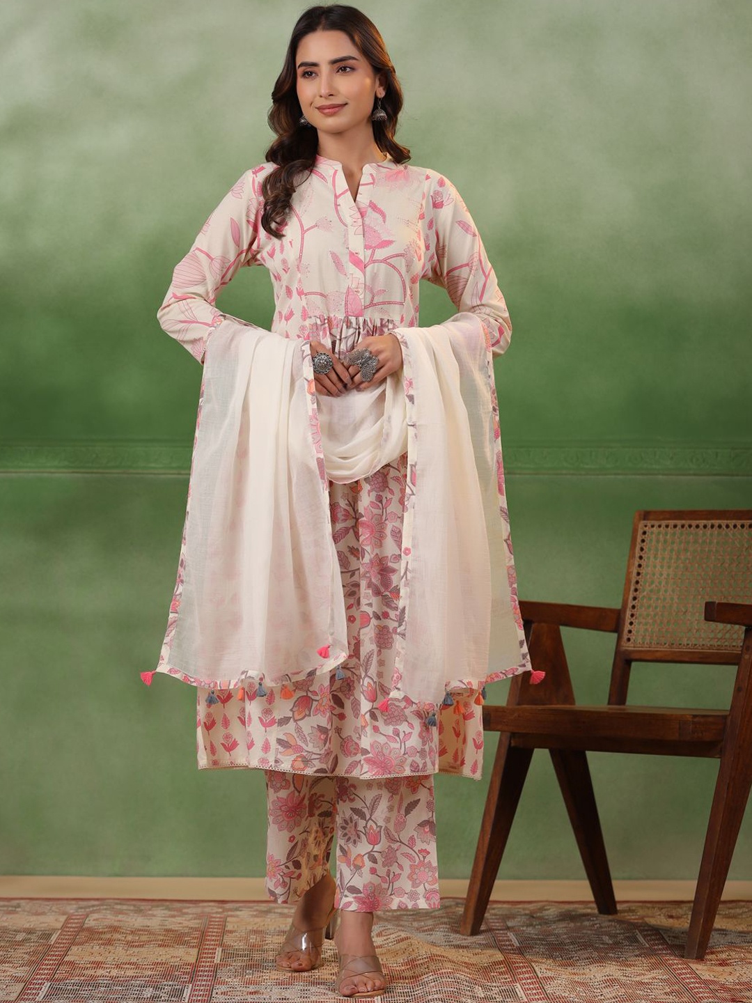 

Sangria White Floral Printed Mandarin Collar Pure Cotton Kurta With Trousers & Dupatta