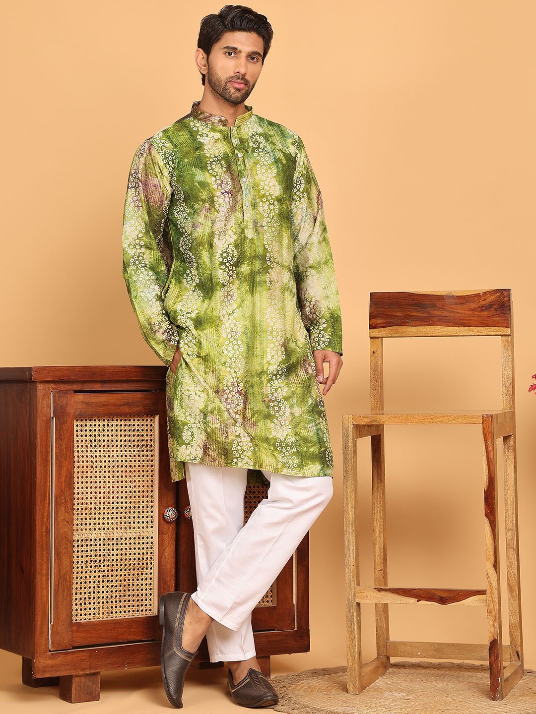 

Anouk Men Bandhani Printed Regular Phulkari Kurta with Pyjamas, Olive
